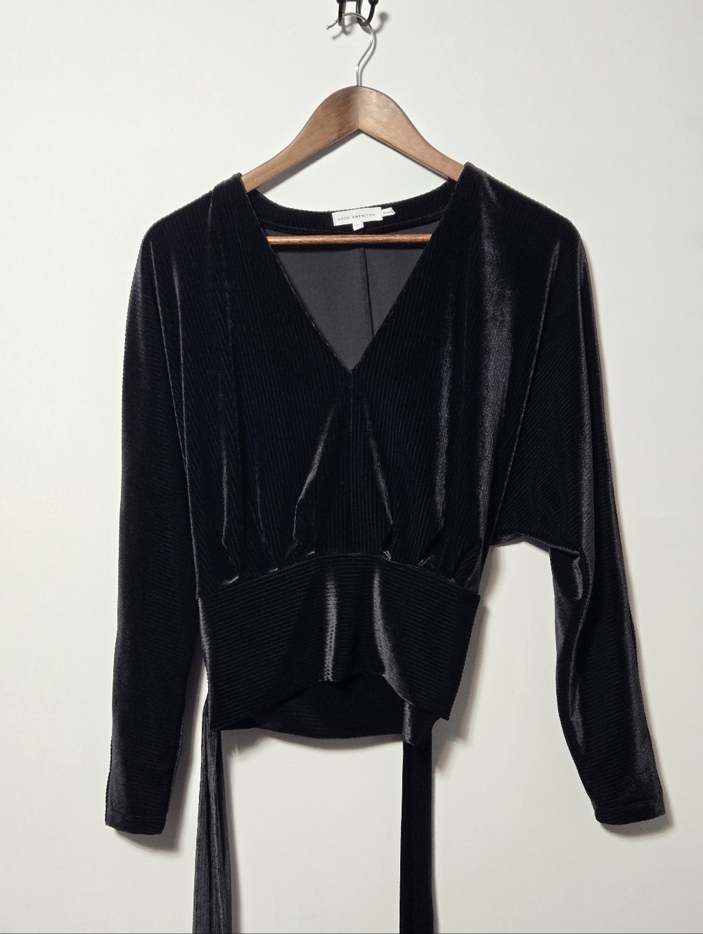 Good American Black Velvet Wrap Top Long Sleeve V-Neck Tie Waist Cropped Blouse